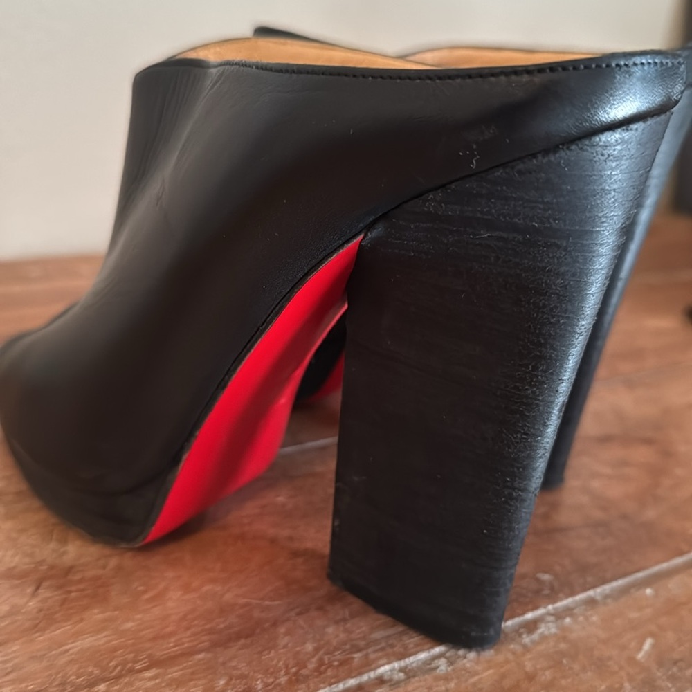 Per-owned Authentic Christian Louboutin heels size 39